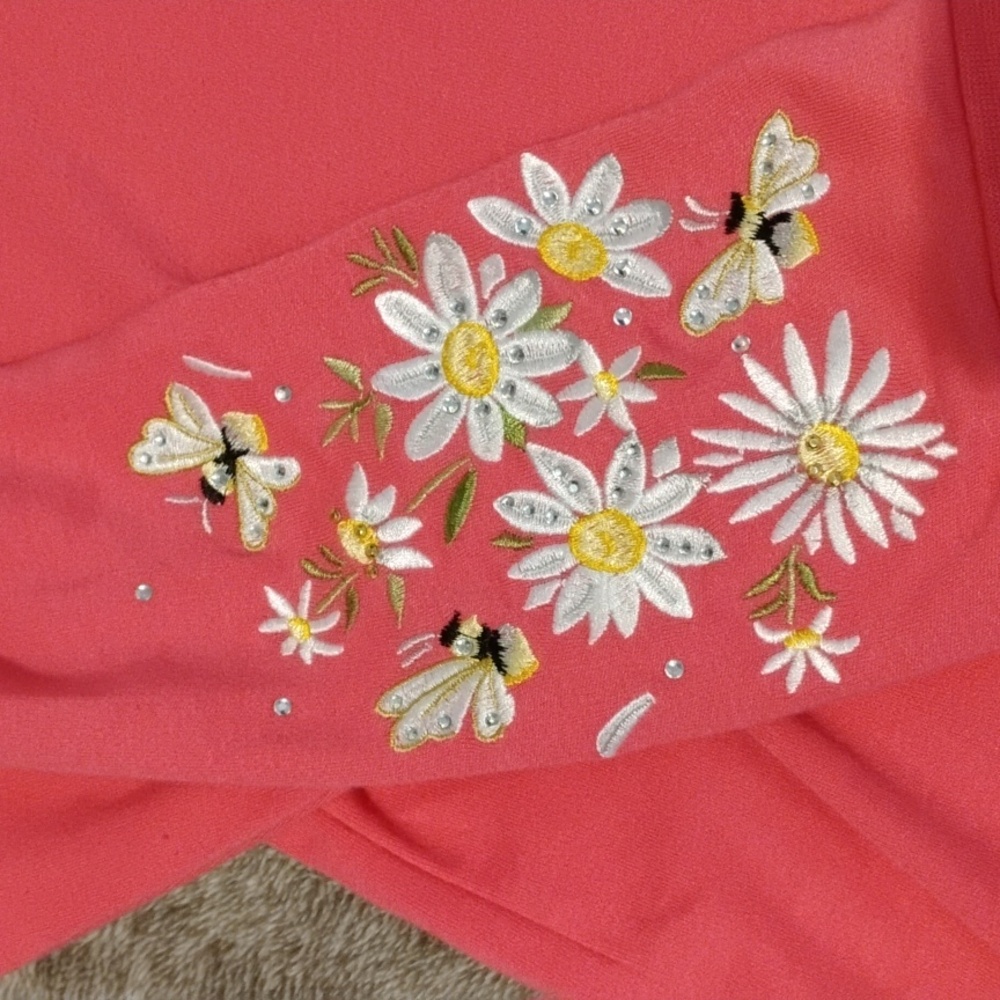 Quacker Factory Daisy Bee Rhinestone Top - Picture 2 of 8